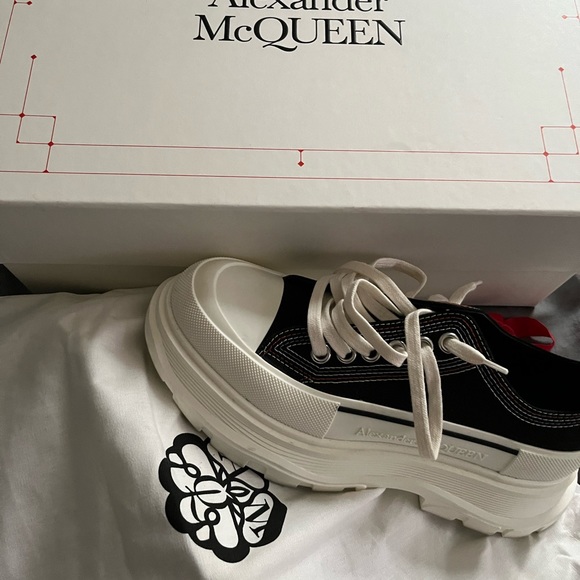 Alexander McQueen canvas low top sneaker - Picture 4 of 4